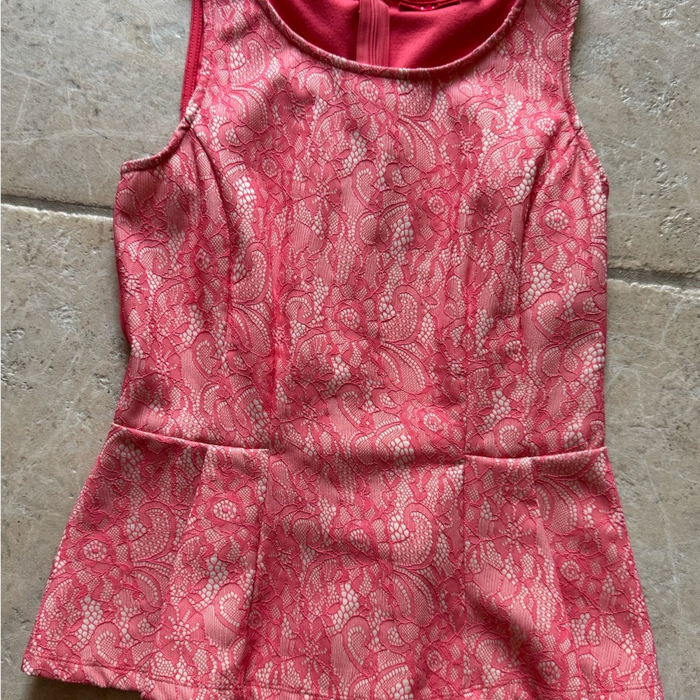 EUC: ELLE - XS Coral Peplum sleeveless lace top, zip up back